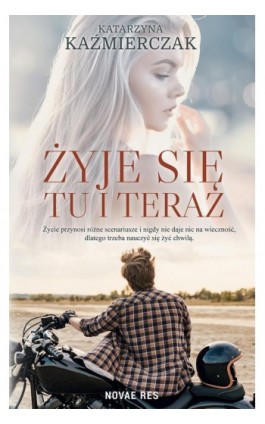 Żyje się tu i teraz - Katarzyna Kaźmierczak - Ebook - 978-83-8219-322-0